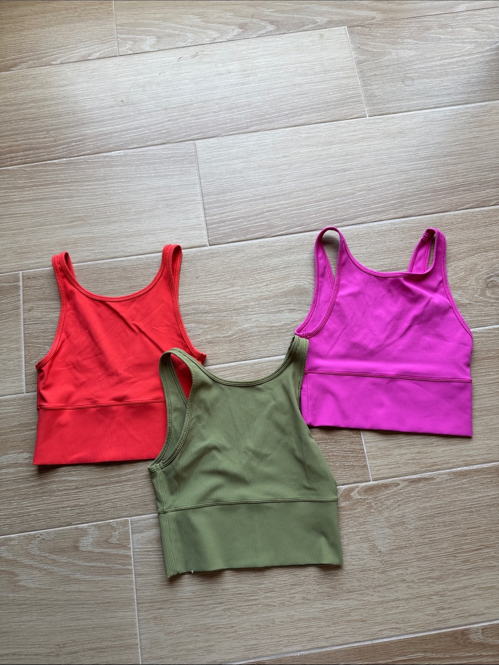 Lot of 3 Lululemon Power Pivot Tank Top *Rib
Pink coral green